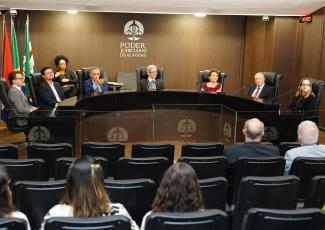 Desembargador Roberto Gouveia representa o TRT-AL na abertura da III Semana Nacional dos Juizados Especiais