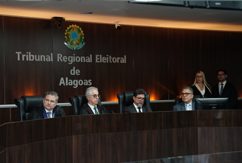 Presidente do TRT-AL representa o Tribunal em cerimônia de posse de desembargadores eleitorais